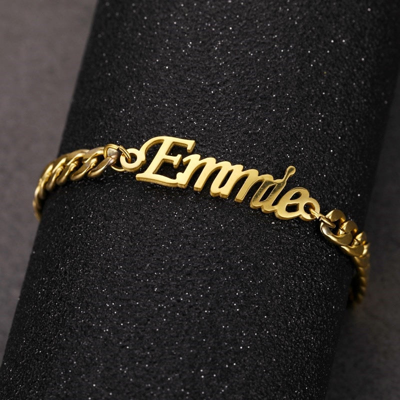 Cuban Chain Nameplate Bracelet close-up view