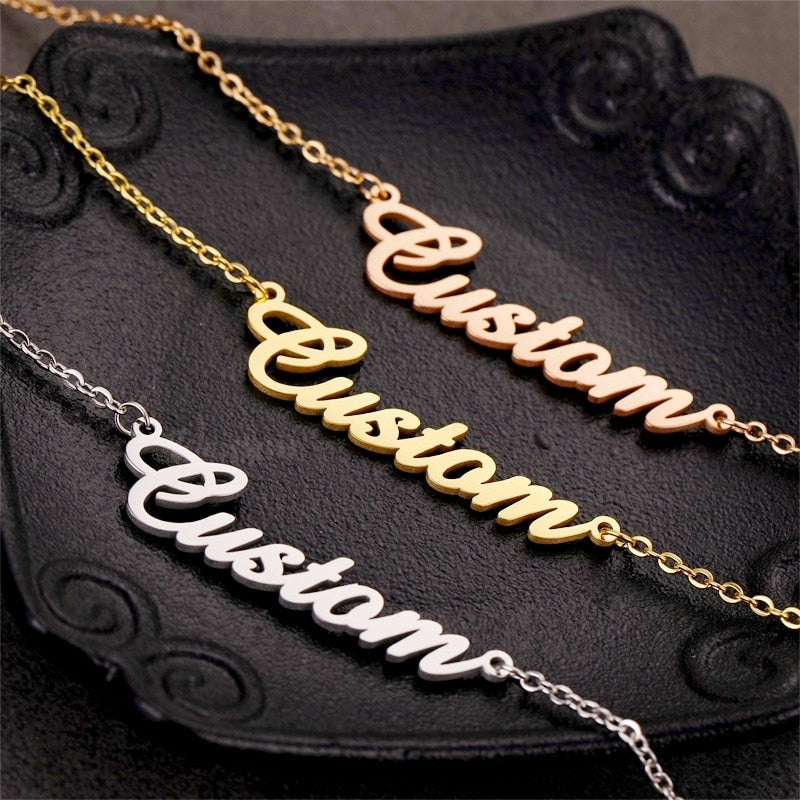 Classic Name Necklace close-up in Rose Gold, Gold and Silver